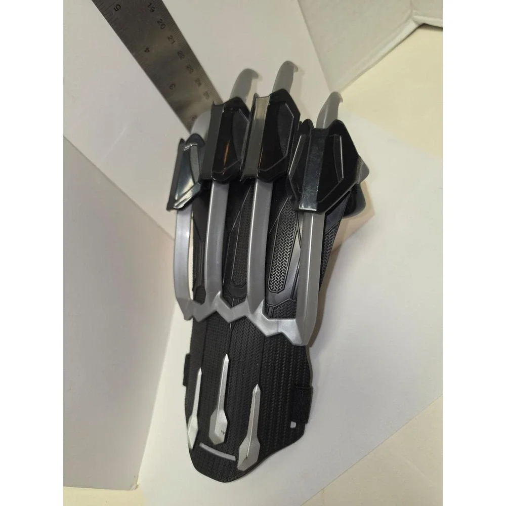 Hasbro Marvel Avengers Black Panther Slash Claw roleplay toy